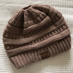 NWOT Ponytail beanie